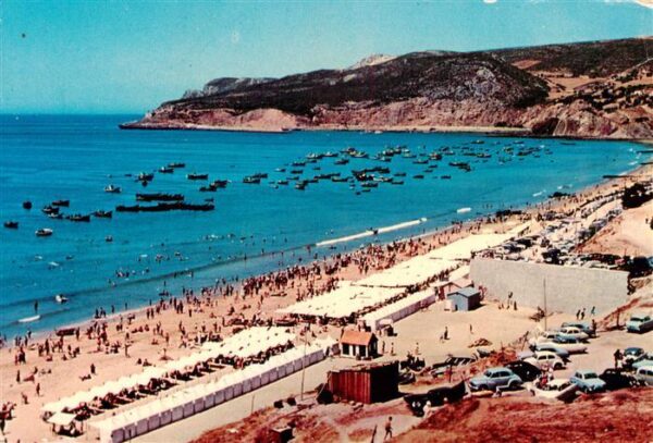 Sesimbra Setubal PT Praia de banhos próximo do Hotel Espadarte