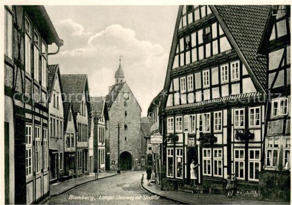 Blomberg Lippe langer Steinweg m. Stadttor  Fachwerkhaus