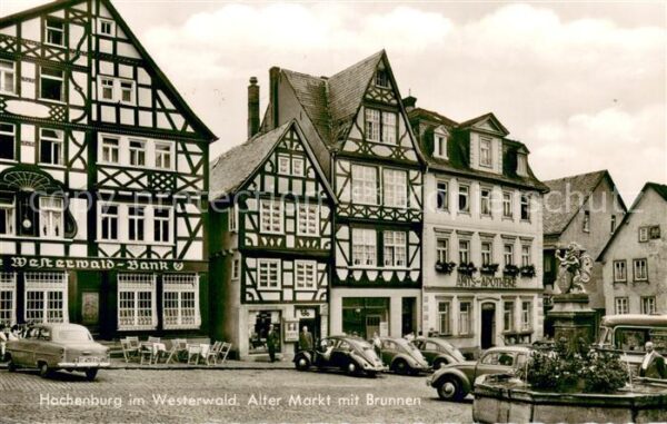 Hachenburg Westerwald Alter Markt m. Brunnen Fachwerkhaeuser Autos