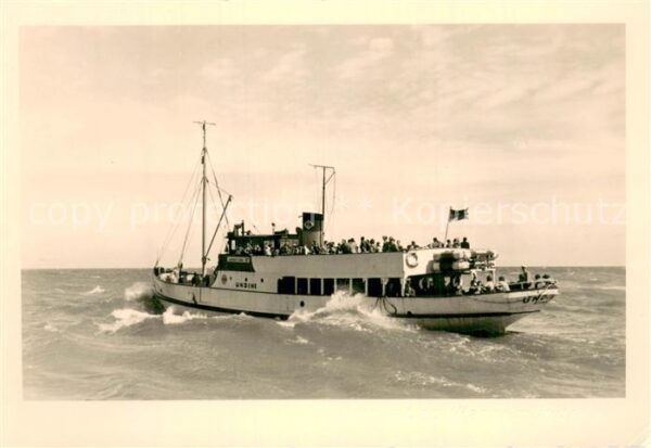 Warnemuende Ostseebad MS Undine bei Sturm