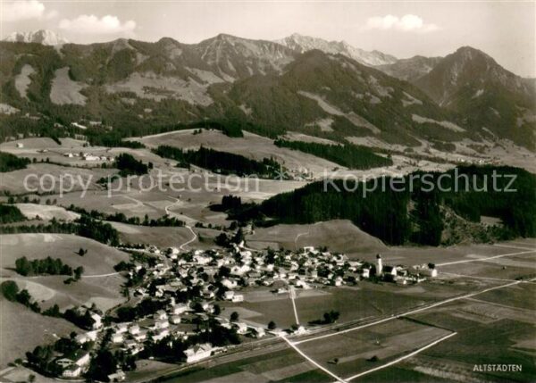 Altstaedten Allgaeu Fliegeraufnahme Gesamtansicht m. Gr. Daumen Sonnenkopf Entsc