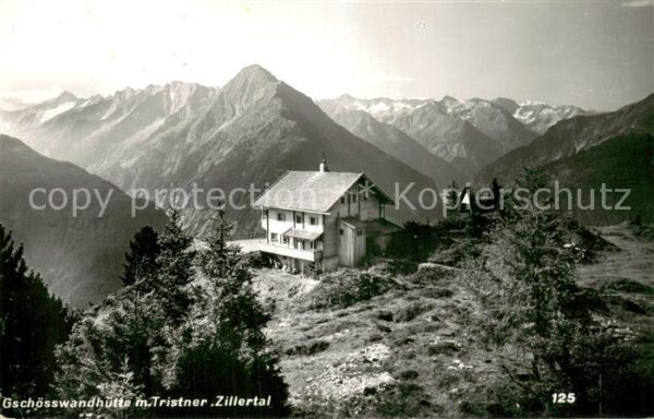 Gschoesswandhuette Zillertal AT Aussenansicht m. Berg-Panorama
