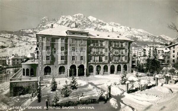 Cortina d Ampezzo Grande Albergo Savoia Hotel Aussenansicht Winter Schnee