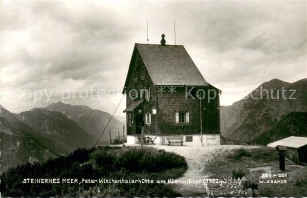 Peter Wiechentalerhuette 1752m Steinernes Meer AT Aussenansicht am Kienalkopf