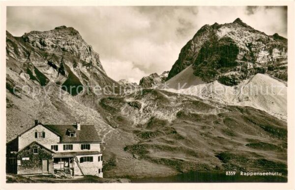 Rappenseehuette 2091m Allgaeuer Alpen Aussenansicht m. Heilnronnerweg Rotgundspi