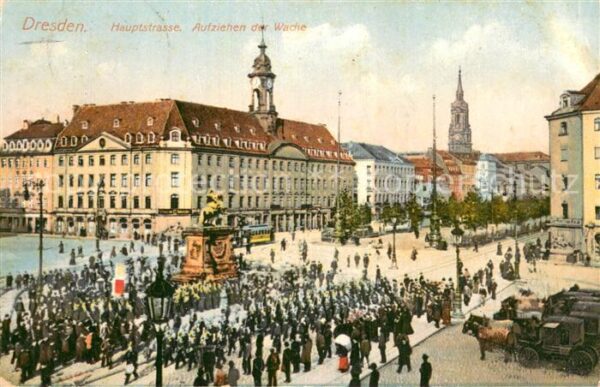 Dresden Elbe Hauptstrasse Aufziehen der Wache Denkmal