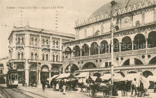 Padova IT Piazza delle Erbe m. Kutsche u. Strassenbahn