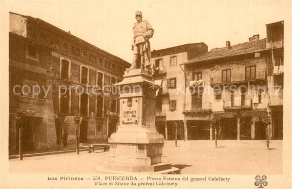 Puigcerda ES Plazay Estatua del general Cabrinety