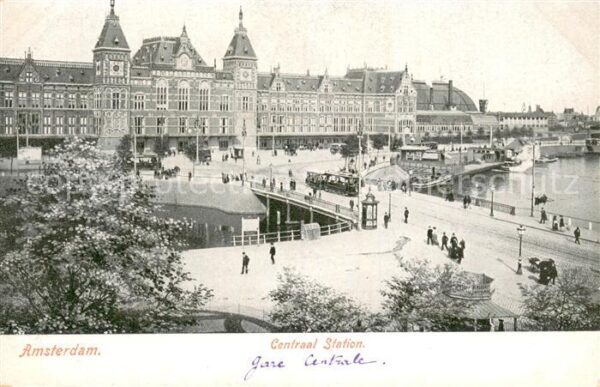 Amsterdam  NL Centraal Station m. Strassenbahn