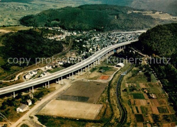 Sechshelden Haiger Fliegeraufnahme Autobahnbruecke