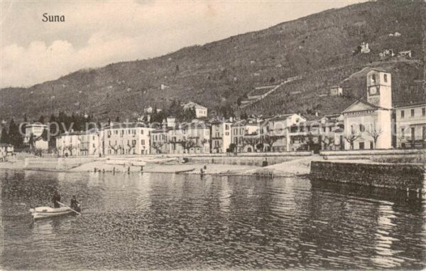 Suna Lago Maggiore Verbano-Cusio-Ossola IT Teilansicht v. Wasser aus