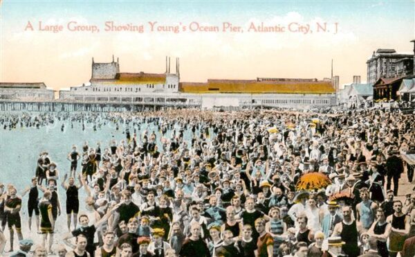Atlantic City New Jersey A large Groupe showing Youngs Ocean Pier