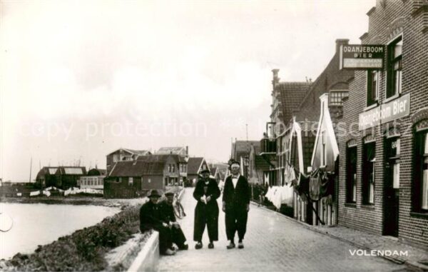 Volendam Partie am Wasser - Dorfpartie