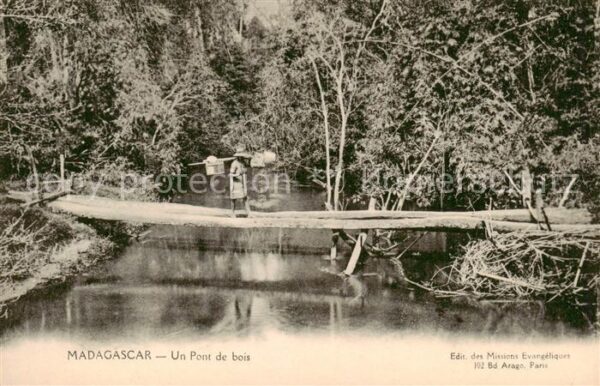 Madagascar Un pont du bois