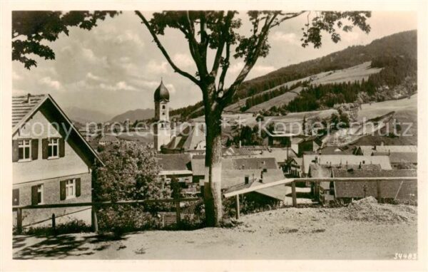 Nesselwang Ortspartie mit Kirche