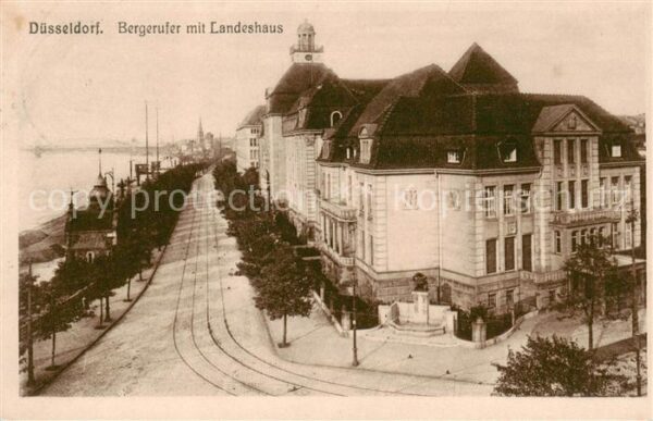 Duesseldorf Bergerufer mit Landeshaus