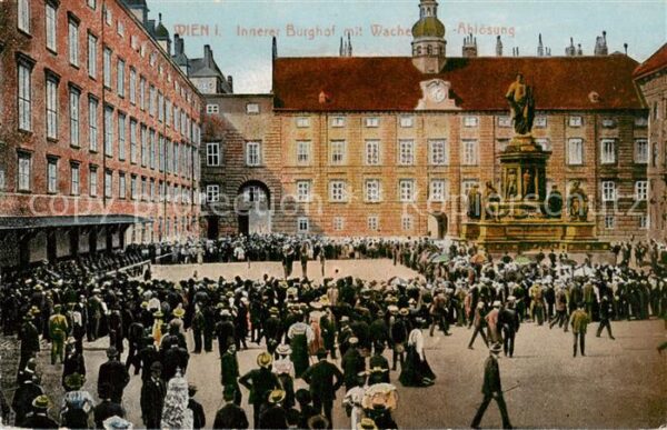 Wien AT Innerer Burghof mit Wach-Abloesung
