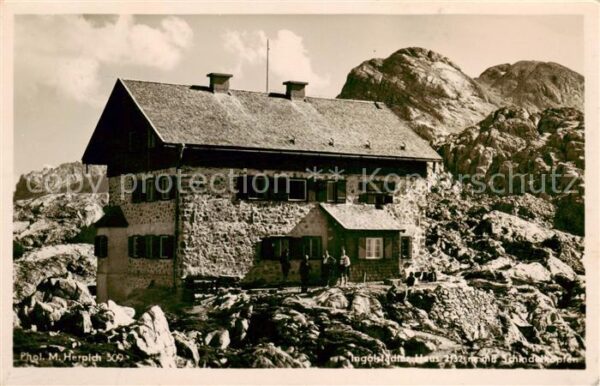Ingolstaedterhaus 2120m Steinernes Meer AT mit Schindelkoepfen