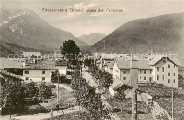 Ehrwald Tirol AT Strassenpartie Blick gegen den Fernpass