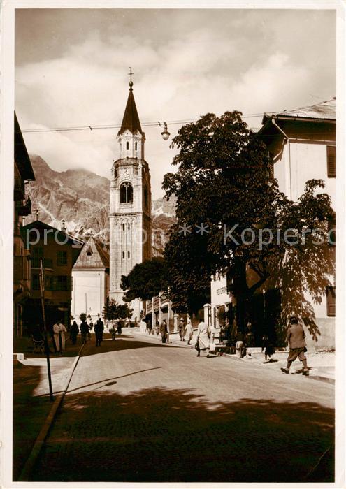 Cortina d Ampezzo IT Dorfstrasse mit Kirche