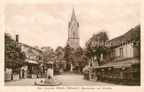Bad Buckow Maerkische Schweiz Marktplatz mit Kirche