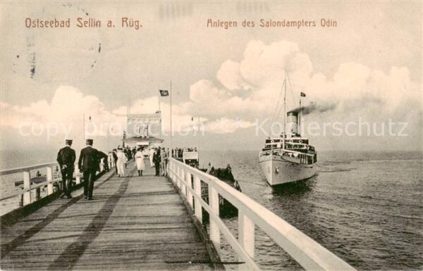 Sellin  Ruegen Anlegen des Salondampfers Odin