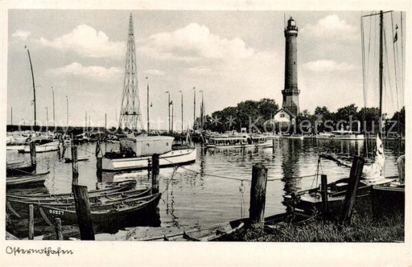 Osternothafen Swinemuende Hafenpartie mit Leuchtturm