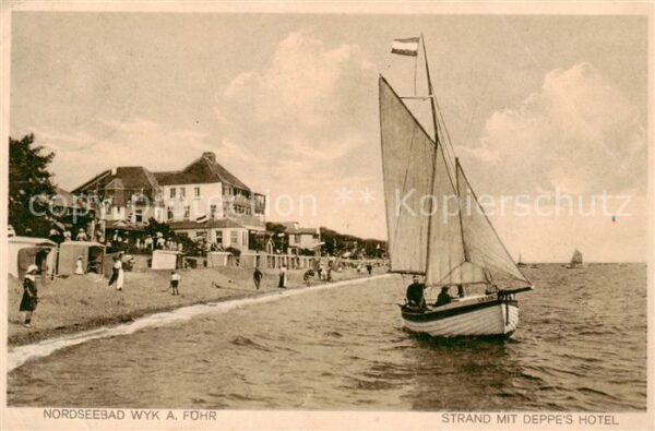 Wyk  Foehr Strand mit Deppes Hotel