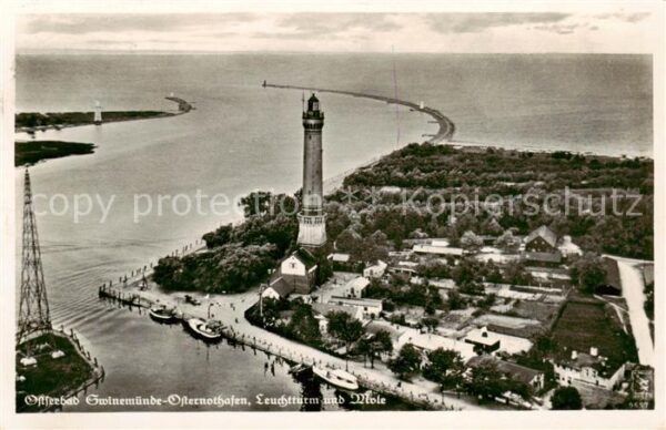 Osternothafen Swinemuende Fliegeraufnahme mit Leuchtturm und Mole