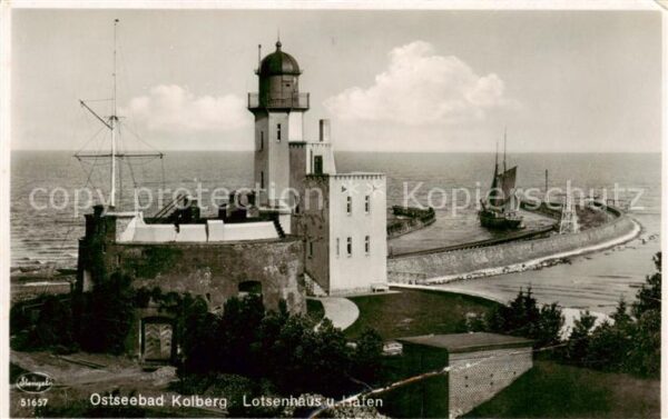 Kolberg  Ostseebad Kolobrzeg PL Lotsenhaus und Hafen