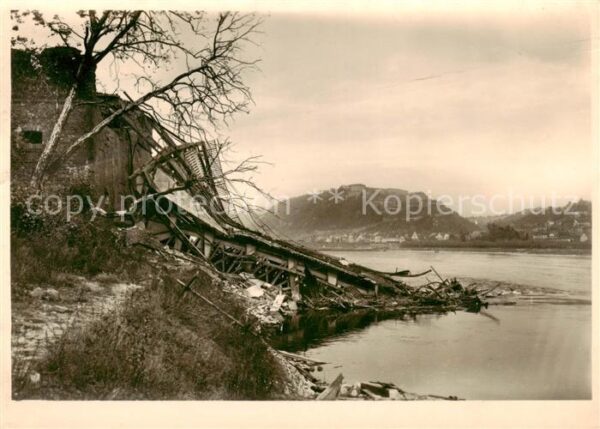 Koblenz  Rhein Pont de chemin de fer détruit sur le Rhin Zerstoerte Eisenbahnbru