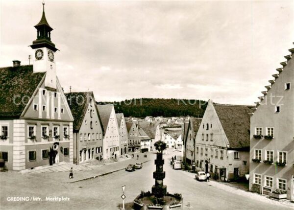 Greding Marktplatz mit Heinrich Herold Brunnen