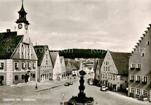 Greding Marktplatz mit Heinrich Herold Brunnen