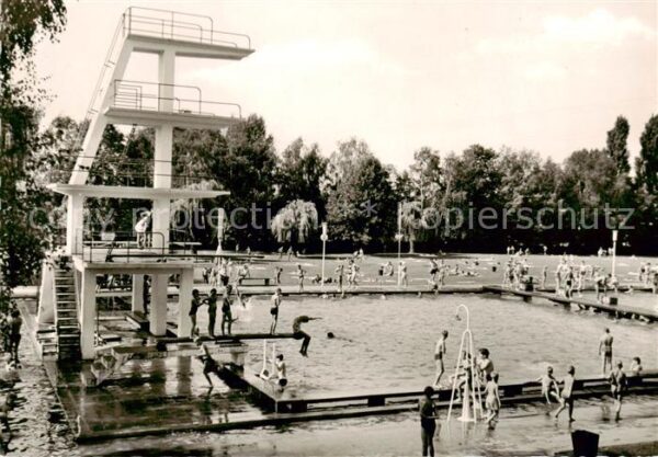 Ruesselsheim Main Schwimmbad Sprungturm