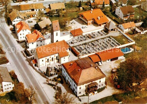 Hoehenkirchen Pfarrkirche Mariae Geburt mit altem Schloss Fliegeraufnahme