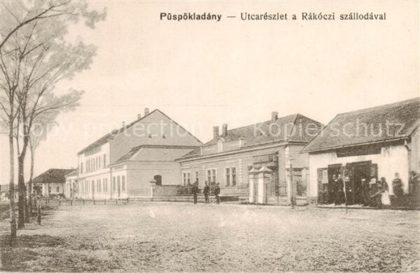 Puespoekladany HU Utcareszlet a Rakoczi szallodaval