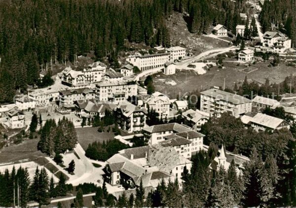 Madonna di Campiglio Trentino IT Fliegeraufnahme