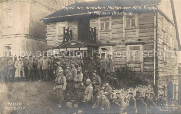 Filipowo Backi Gracac Serbija Appell des deutschen Militaers vor dem Rathaus