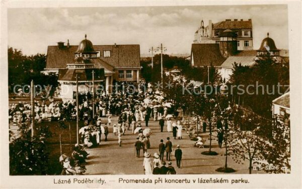 Lazne Podebrady CZ Promenada pri koncertu v lazenskem parku