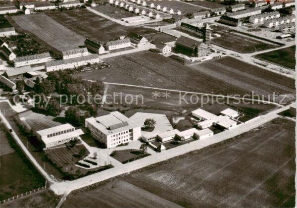 Muenchen Volksschule an der Hugo Wolfstrasse Fliegeraufnahme