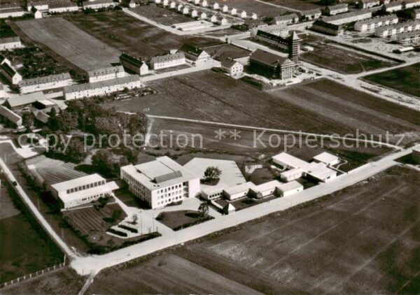 Muenchen Volksschule an der Hugo Wolfstrasse Fliegeraufnahme