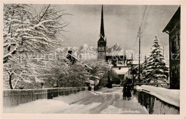 Bischofshofen am Zimmerberg AT Ortsansicht mit Kirche im Winter