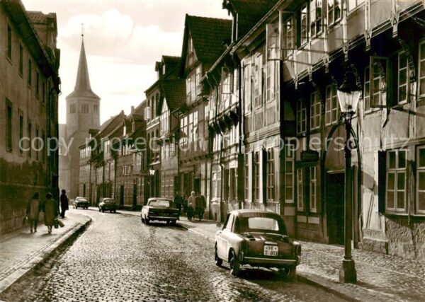 Hildesheim Vorderer Bruehl mit Godehardikirche
