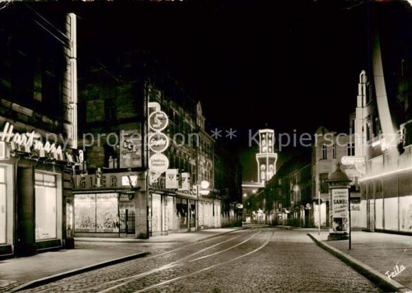 Fuerth Bayern Schwabacher Strasse und Rathausturm beleuchtet