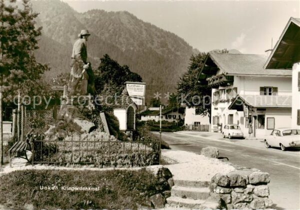 Unken Salzburg AT Ortspartie mit Kriegerdenkmal