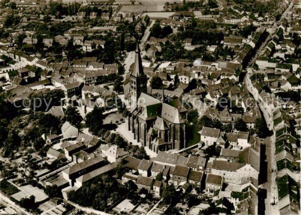 St Toenis Sankt Toenis Toenisvorst Fliegeraufnahme mit Kirche