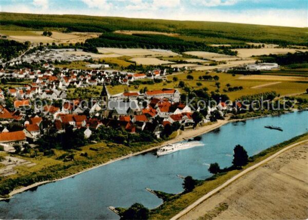 Luechtringen Hoexter Ansicht mit Weser