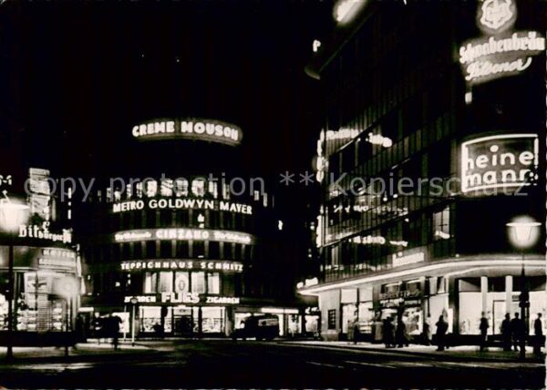 Duesseldorf Corneliusplatz bei Nacht