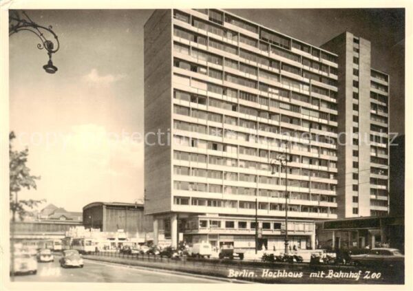 Berlin Hochhaus mit Bahnhof Zoo