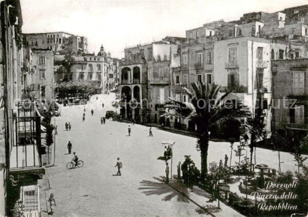 Pozzuoli Napoli IT Piazza della Repubblica